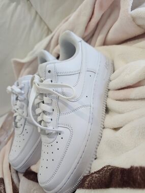 Women's White Nike Air Force 1 '07